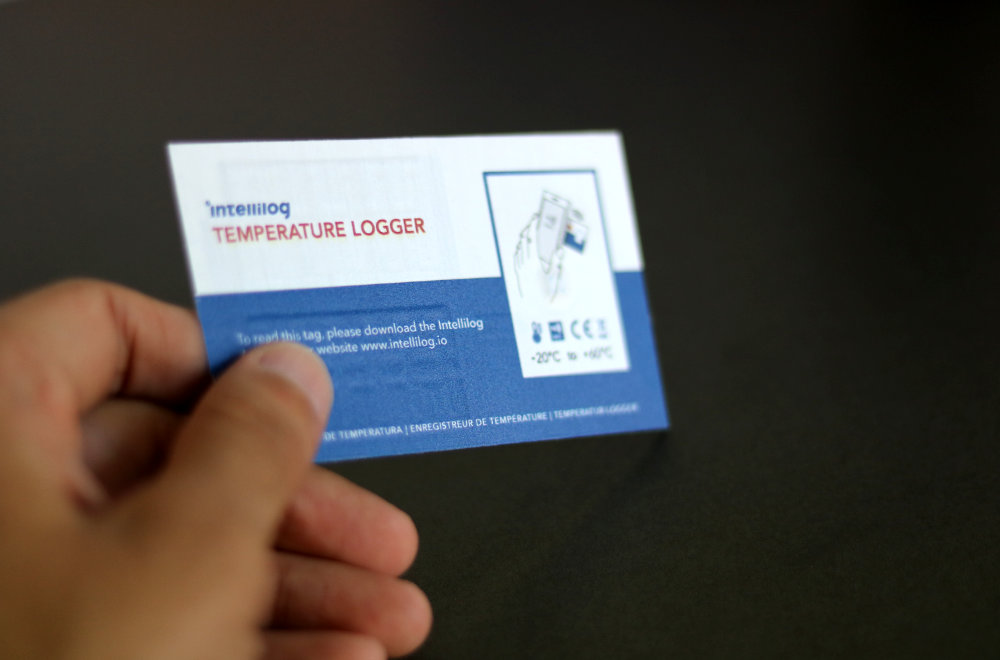 Temperature logger Intellilog in hand